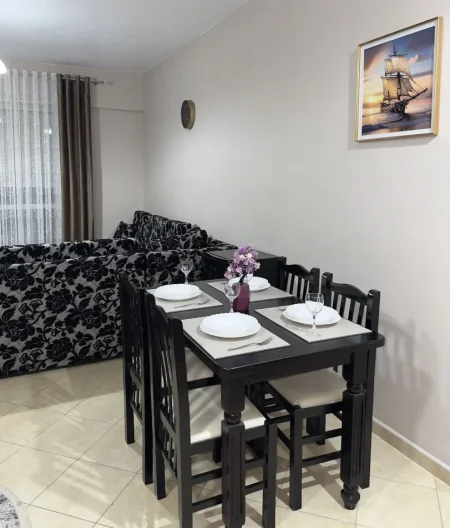 Durres, jepet me qera apartament 2+1+Ballkon Kati 8, 400 € (Rruga Qafe Bote, Lagja 13 , Plazh Durres)