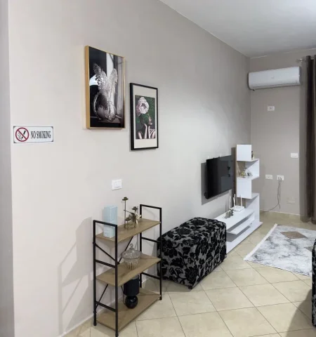 Durres, jepet me qera apartament 2+1+Ballkon Kati 8, 400 € (Rruga Qafe Bote, Lagja 13 , Plazh Durres)