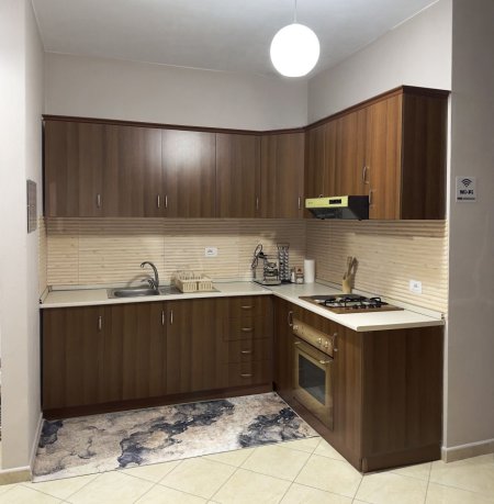 Durres, jepet me qera apartament 2+1+Ballkon Kati 8, 400 € (Rruga Qafe Bote, Lagja 13 , Plazh Durres)