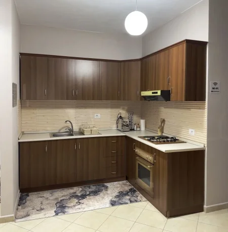 Durres, jepet me qera apartament 2+1+Ballkon Kati 8, 400 € (Rruga Qafe Bote, Lagja 13 , Plazh Durres)