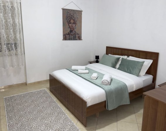 Durres, jepet me qera apartament 2+1+Ballkon Kati 8, 400 € (Rruga Qafe Bote, Lagja 13 , Plazh Durres)