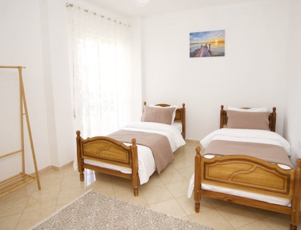 Durres, jepet me qera apartament 2+1+Ballkon Kati 8, 400 € (Rruga Qafe Bote, Lagja 13 , Plazh Durres)