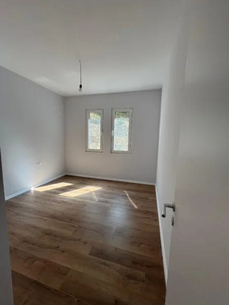 Tirane, shitet apartament 2+1 Kati 2, 91 m² 135.000 € (Rruga e Dajtit)