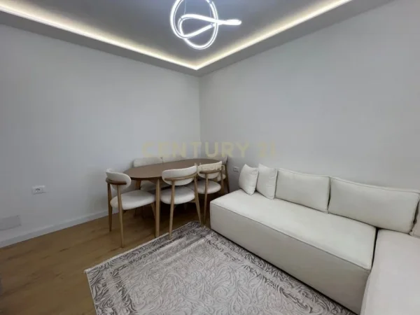 Tirane, jepet me qera apartament 2+1 Kati 5, 80 m² 700 € (Rruga Infan Tomini)