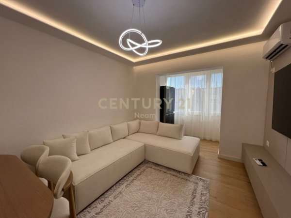 Tirane, jepet me qera apartament 2+1 Kati 5, 80 m² 700 € (Rruga Infan Tomini)
