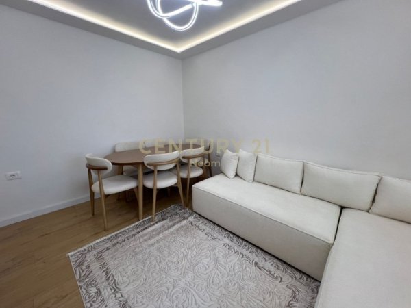 Tirane, jepet me qera apartament 2+1 Kati 5, 80 m² 700 € (Rruga Infan Tomini)