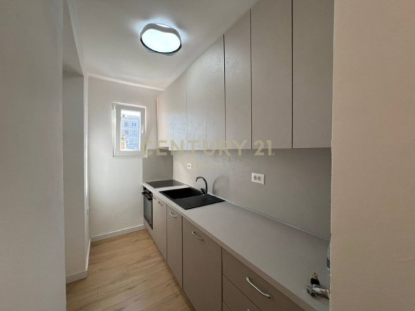 Tirane, jepet me qera apartament 2+1 Kati 5, 80 m² 700 € (Rruga Infan Tomini)