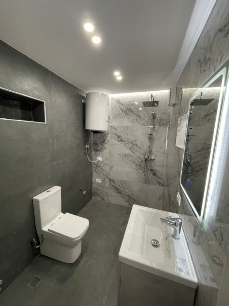 Tirane, jepet me qera ambjent biznesi Kati 0, 45 m² 650 € (Rr.e Elbasanit/Instituti i Higjenes)