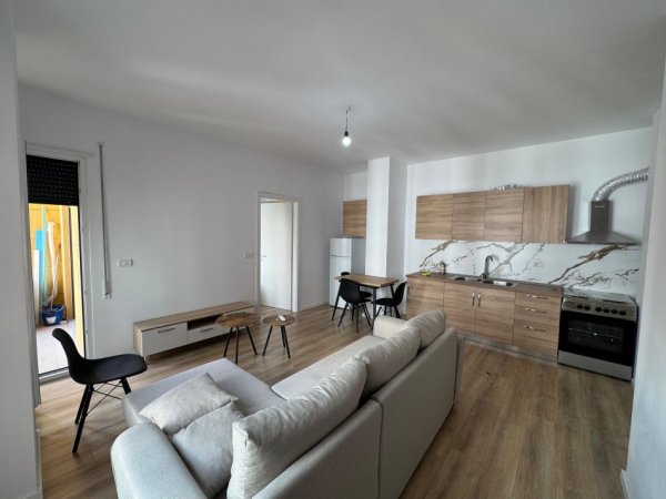 Tirane, jepet me qera apartament 1+1 Kati 3, 650 €