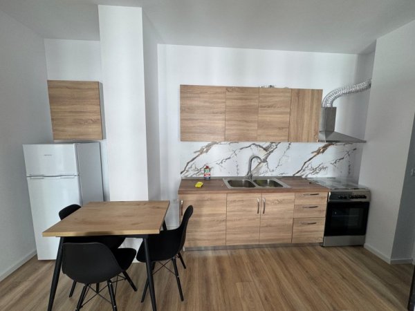 Tirane, jepet me qera apartament 1+1 Kati 3, 650 €