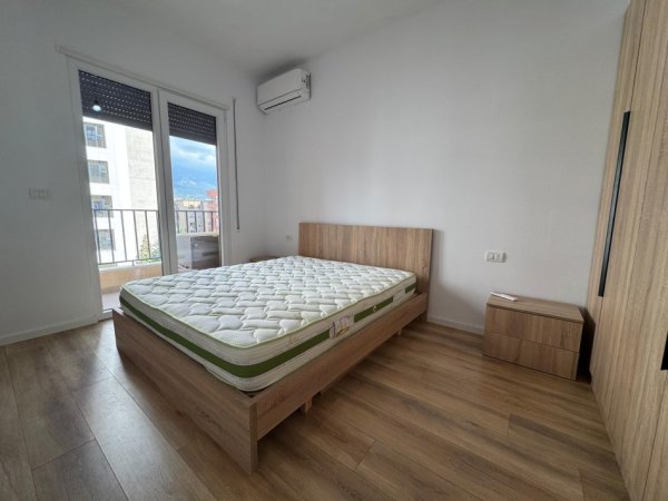 Tirane, jepet me qera apartament 1+1 Kati 3, 650 €
