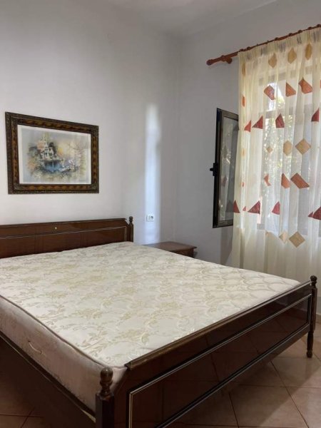 Tirane, jap me qera shtepi 1+1 Kati 1, 60 m² 35000 Leke (Dhimiter Kamarda)