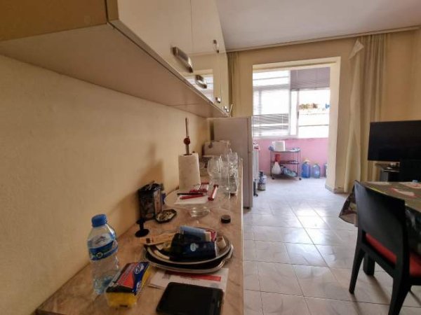 Tirane, jepet me qera apartament Kati 3, 400 Euro (Rruga e Barricadave)