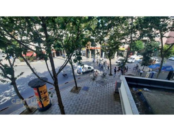 Tirane, jepet me qera zyre Kati 2, 65 m² 650 Euro (9 Kateshet)