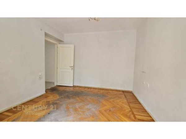 Tirane, jepet me qera zyre Kati 2, 65 m² 650 Euro (9 Kateshet)