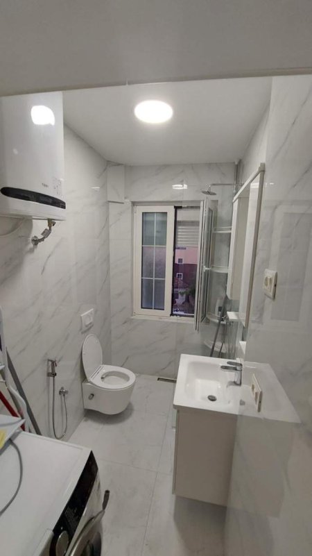 Tirane, jepet me qera apartament 1+1 Kati 3, 53 m² 45.000 Leke (Rruga Bardhyl,Prane Farmacise10)
