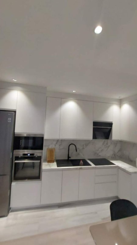 Tirane, jepet me qera apartament 1+1 Kati 3, 53 m² 45.000 Leke (Rruga Bardhyl,Prane Farmacise10)