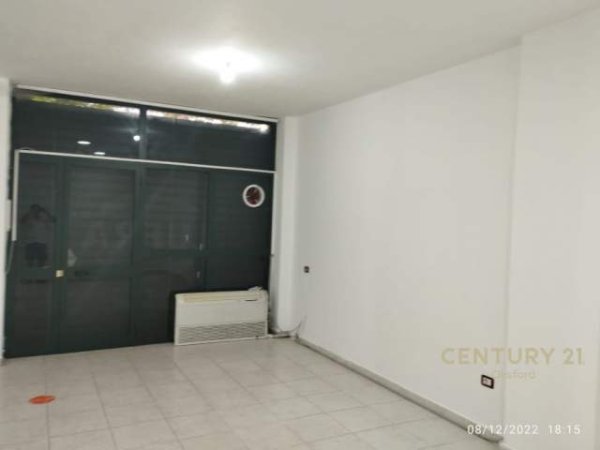 Tirane, shitet ambjent biznesi Kati 0, 58 m² 75.000 Euro (Vace Zela)