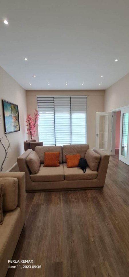 Tirane, jepet me qera apartament duplex Kati 2, 165 m² 1.200 Euro (Kodra e Diellit)