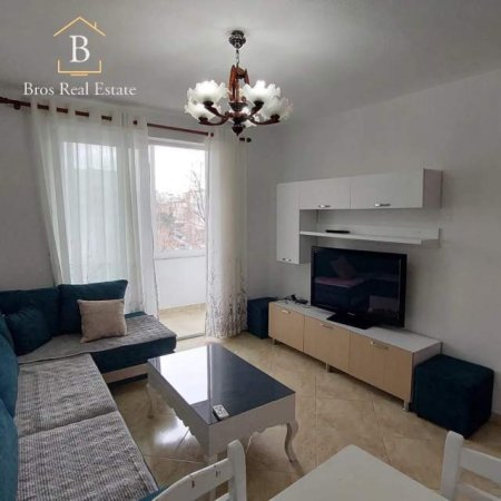 Tirane, jepet me qera apartament 2+1 Kati 4, 85 m² 450 Euro (Brryli,Brenda Unazes)