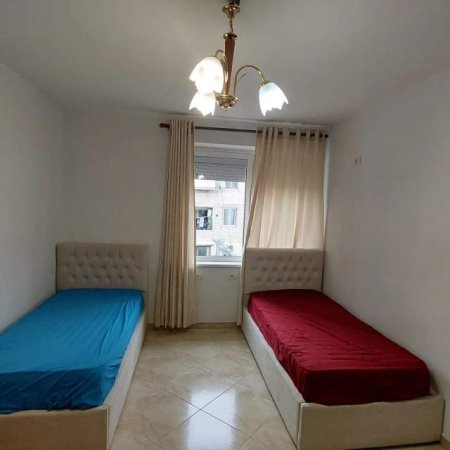Tirane, jepet me qera apartament 2+1 Kati 4, 85 m² 450 Euro (Brryli,Brenda Unazes)