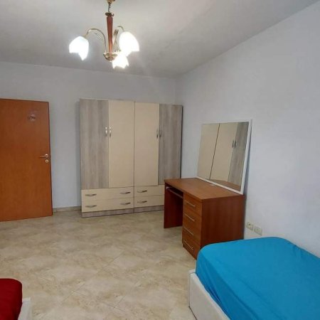 Tirane, jepet me qera apartament 2+1 Kati 4, 85 m² 450 Euro (Brryli,Brenda Unazes)