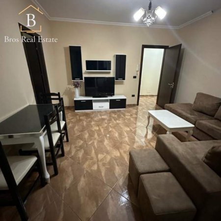 Tirane, jepet me qera apartament 2+1 Kati 4, 85 m² 400 Euro (Xhamlliku,Ish Profarma)