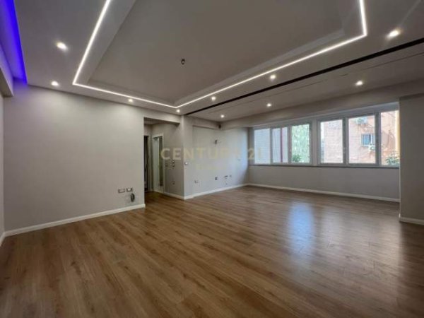 Tirane, shitet apartament 2+1+A+BLK Kati 2, 117 m² 230.000 Euro (Prane Gjimnazit Petronini,Sheshi Willson)