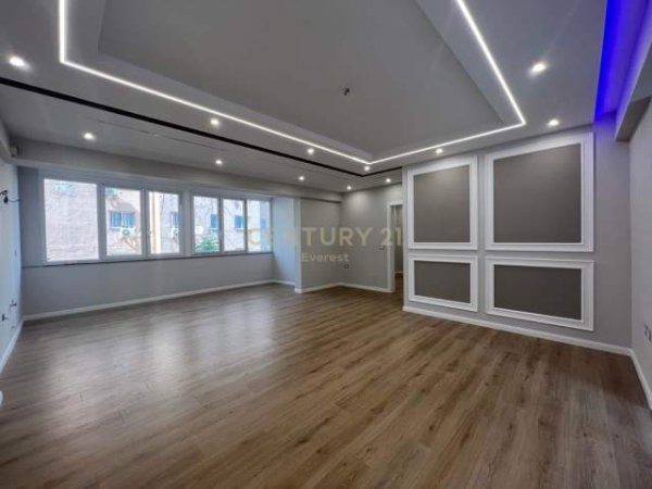 Tirane, shitet apartament 2+1+A+BLK Kati 2, 117 m² 230.000 Euro (Prane Gjimnazit Petronini,Sheshi Willson)