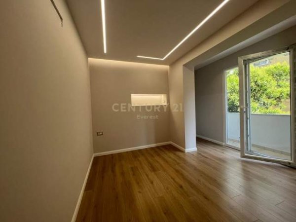 Tirane, shitet apartament 2+1+A+BLK Kati 2, 117 m² 230.000 Euro (Prane Gjimnazit Petronini,Sheshi Willson)