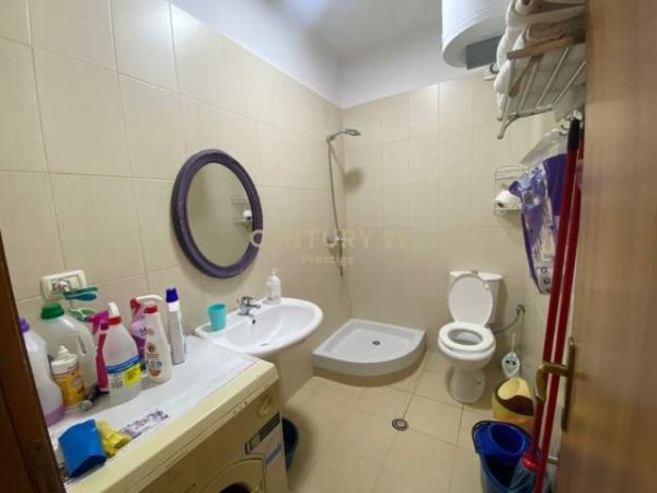 Tirane, jepet me qera garsonier 1+1 Kati 2, 35 m² 350 Euro (Rruga Hoxha Tahsim)