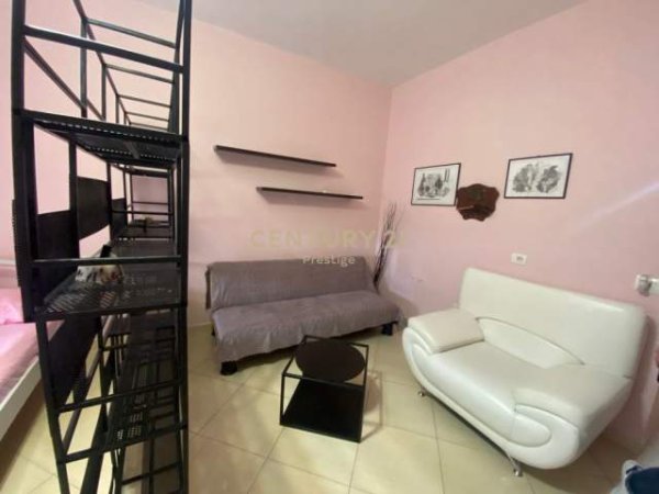 Tirane, jepet me qera garsonier 1+1 Kati 2, 35 m² 350 Euro (Rruga Hoxha Tahsim)
