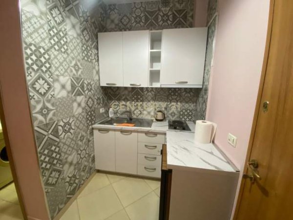 Tirane, jepet me qera garsonier 1+1 Kati 2, 35 m² 350 Euro (Rruga Hoxha Tahsim)