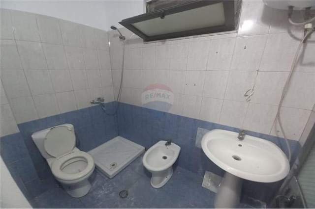 Tirane, shitet apartament 2+1+BLK