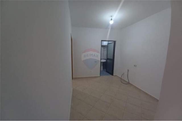 Tirane, shitet apartament 2+1+BLK