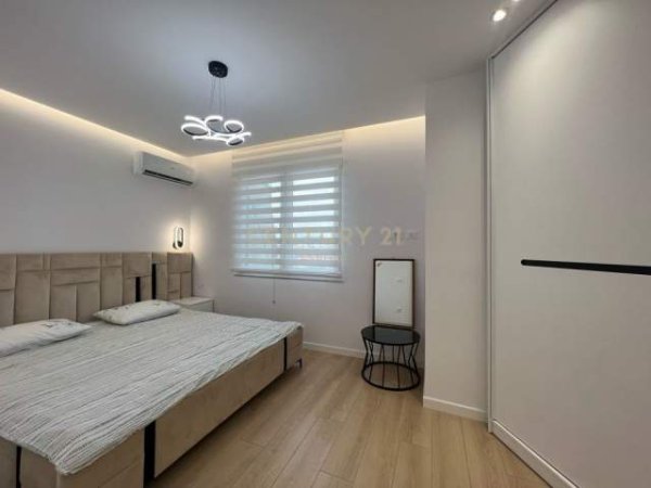 Tirane, jepet me qera apartament 1+1+BLK Kati 7, 60 m² 450 Euro (Prane Martenitetit te ri)