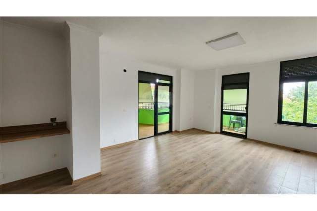 Tirane, jepet me qera zyre Kati 4, 120 m² 700 Euro (Bulevardi Gjergj Fishta)