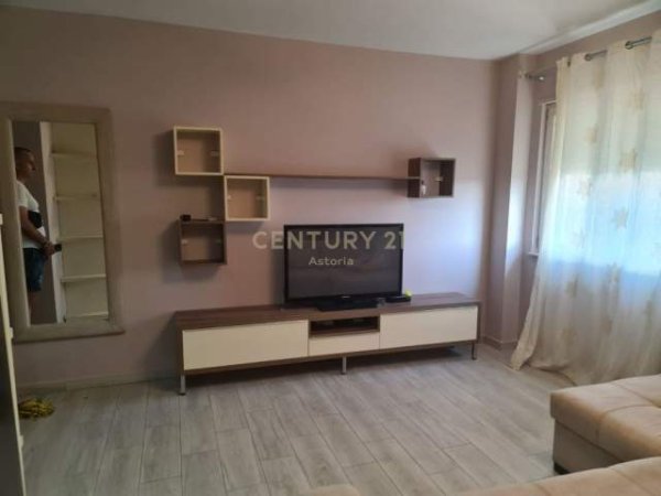 Tirane, jepet me qera apartament 1+1+BLK Kati 8, 60 m² 320 Euro (Astir)