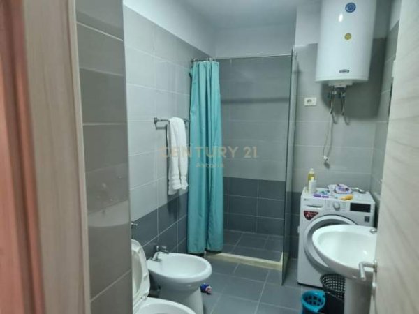 Tirane, jepet me qera apartament 1+1+BLK Kati 8, 54 m² 320 Euro
