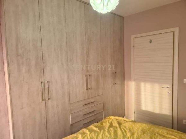 Tirane, jepet me qera apartament 1+1+BLK Kati 8, 54 m² 320 Euro