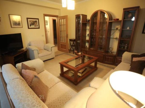 Tirane, jepet me qera apartament 2+1+BLK Kati 6, 110 m² 600 Euro (Pazari I ri)