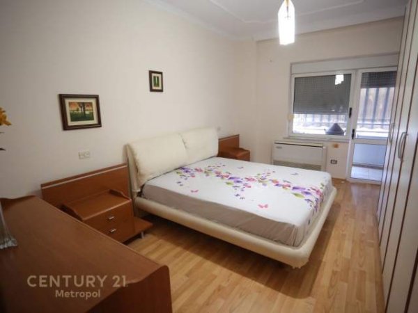 Tirane, jepet me qera apartament 2+1+BLK Kati 6, 110 m² 600 Euro (Pazari I ri)