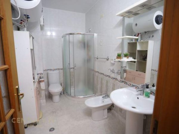 Tirane, jepet me qera apartament 2+1+BLK Kati 6, 110 m² 600 Euro (Pazari I ri)