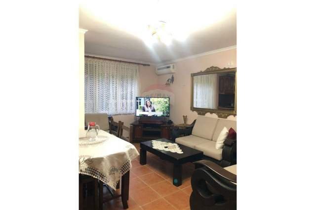 Durres, shitet apartament duplex 3+1+BLK Kati 1, 90 m² 130.000 Euro (Durrës, prane Restorant Palmas, 20 m nga Pista Ili)