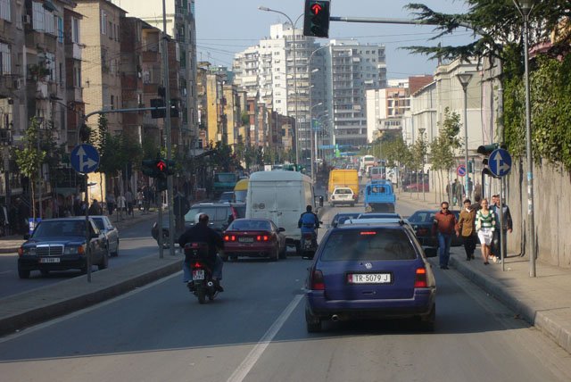 Tirane, shitet ambjent biznesi Kati 1, 100 m² 350.000 Euro (stacioni i trenit)