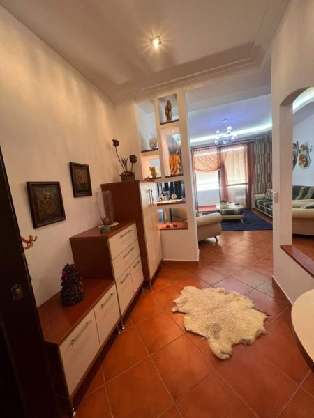 Tirane, jepet me qera 2+1+BLK Kati 10, 93 m² 630 Euro