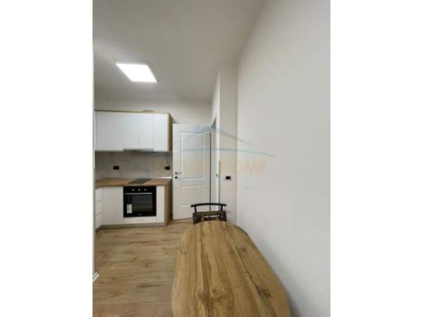 Tirane, jepet me qera apartament 1+1 Kati 4, 50 m² 500 Euro (Rruga e Bogdaneve)