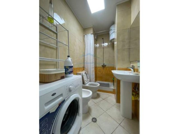Tirane, jepet me qera apartament 1+1 Kati 4, 50 m² 500 Euro (Rruga e Bogdaneve)