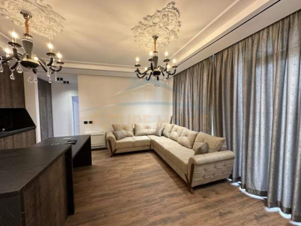 Tirane, jepet me qera apartament 1+1 Kati 1, 75 m²  800 Euro (sauk)