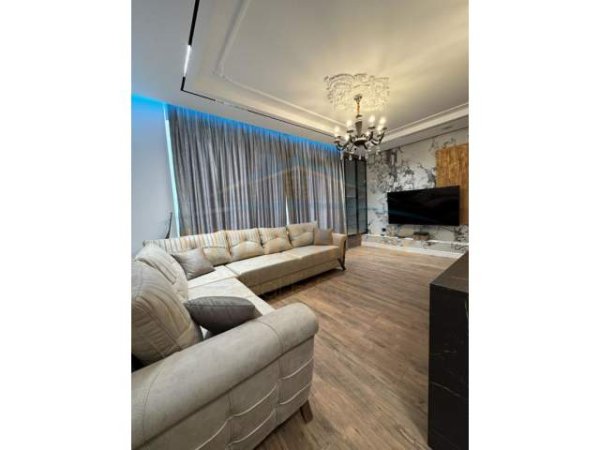 Tirane, jepet me qera apartament 1+1 Kati 1, 75 m²  800 Euro (sauk)